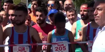 SPOR Milli Mücadele Maratonu'nda kadınlarda Elvan Abeylegesse, erkeklerde Sezgin Ataç birinci oldu