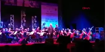 İZMİR DÜNYACA ÜNLÜ TENOR, NEZ İLE DÜET YAPTI