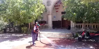 Viranşehir Belediyesi'nden cami temizliği