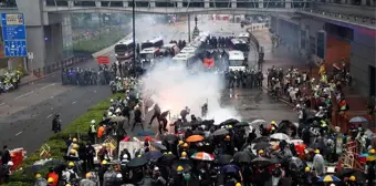 Hong Kong'da Çin karşıtı protestolarda eylemcilerle polis arasında çatışma çıktı