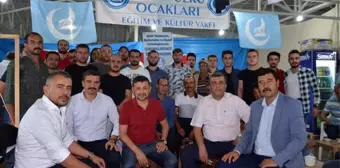 Erbaş, Ülkü Ocakları'nın panayır alanındaki standını ziyaret etti