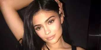 Kylie Jenner ve sevgilisinden hayranlarını heyecanlandıran çıplak poz