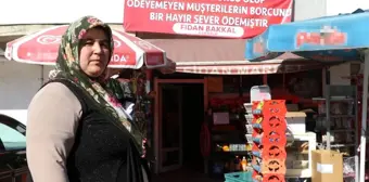 Veresiye defterindeki borçları kapattı, 'Borcunuz ödendi pankartı' astırdı