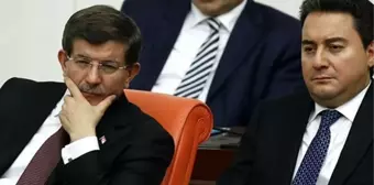 Parti kuracaklarını açıklayan Ali Babacan ve Ahmet Davutoğlu cenazede buluştu