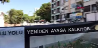 Manisa thyateira'da roma caddesi sütunları ayağa kaldırılıyor