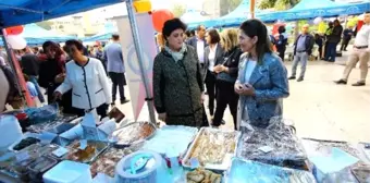 Polis eşleri öğrenciler için börek açıp, pasta pişirdi