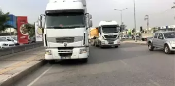 TIR'ın altında kaldı, 50 metre sürüklendi