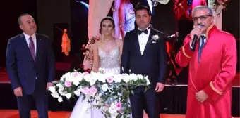 Bakan Çavuşoğlu, golf hocasının nikah şahidi oldu