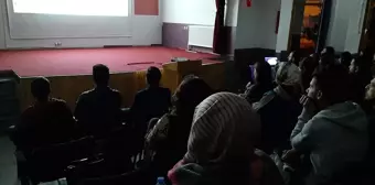 Sinema salonları olmayan Ardahanlılara film keyfini gençler yaşatıyor