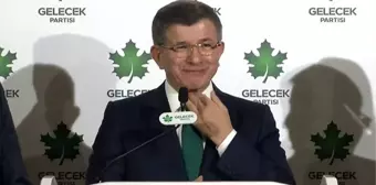 Canlı yayında konuşan Ahmet Davutoğlu'nu gıcık tuttu, konuşmakta zorlandı