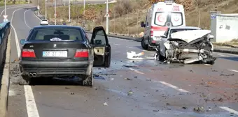 Otomobilin çarptığı iş makinesinin fırlayan kepçesi ölümüne neden oldu