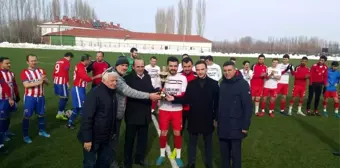 Çavdarhisarspor şampiyonluk kupasını aldı