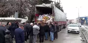 Afyonkarahisar'dan deprem bölgesine yardım tırı gönderildi