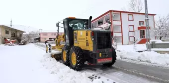 Erzincan'da kar ve tipiden kapanan yollar açılıyor