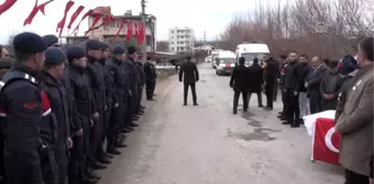 Van'da çığ düşmesi sonucu şehit olan Jandarma Uzman Çavuş Muammer Keskin'in cenazesi toprağa verildi