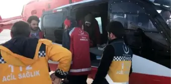 Hamile kadın helikopter ambulansla hastaneye götürüldü