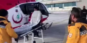 'Kara kış' yolu kapatınca hamile kadının yardımına ambulans helikopterle yetiştiler