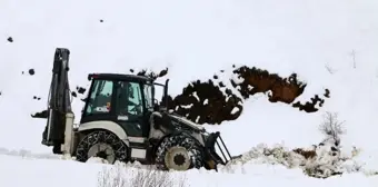 Erzincan'da kar ve tipiden kapanan yollar açılıyor