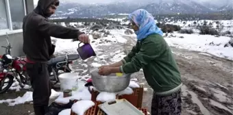 İki kızıyla yaşan çiftten elektrik ve su talebi