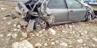 Şanlıurfa'da lastiği patlayan otomobil devrildi: 5 yaralı