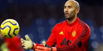 Manchester United, 37 yaşındaki kalecisi Lee Grant'in sözleşmesini uzattı