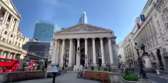 Empty street views of London on first day of nationwide lockdown