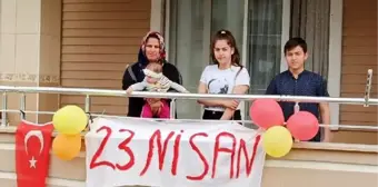 Osmaniye'de 23 Nisan, evlerin balkonlarında kutlanıyor