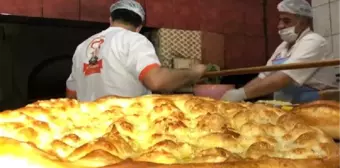 Kars'ta kaşarlı, tereyağlı pideler sofraları süslüyor