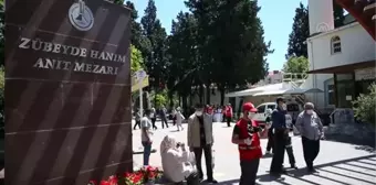 Atatürk'ün annesi Zübeyde Hanım'ın kabrinde anma töreni