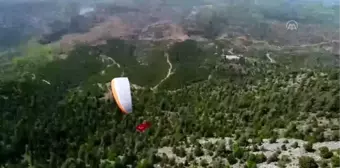 Yamaç paraşütü pilotlarından gökyüzünde Türk bayrağıyla 19 Mayıs kutlaması - KONYA