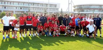 Antalyaspor'da antrenör Dağaşan'a doğum günü kutlaması