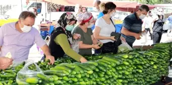 Semt pazarlarında koronavirüs tedbirleri unutuldu