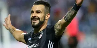 Son dakika! Beşiktaş'ın eski golcüsü Alvaro Negredo, İspanya'ya transfer oldu!