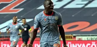 Demba Ba lig tarihine geçti