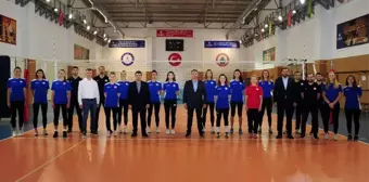 İstanbul BBSK Kadın Voleybol Takımı'nda imza günü