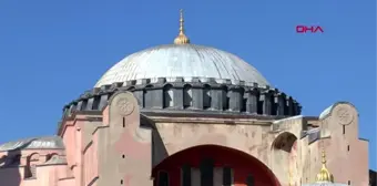 İSTANBUL-AYASOFYA ÖNÜNDE YOĞUNLUK; CAMİYE GİREBİLMEK İÇİN SIRA BEKLEDİLER