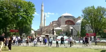 Ayasofya-i Kebir Cami-i Şerifi'nde ziyaretçi yoğunluğu sürüyor