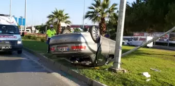 Otomobil fasıla lambasına çarpıp takla attı: 4 yaralı