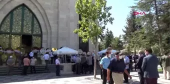 KAYSERİ Koronavirüsten ölen KTO eski Başkanı Mehmetbeyoğlu toprağa verildi