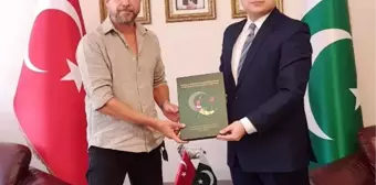 Diriliş Ertuğrul dizisinin başrol oyuncusu Engin Altan Düzyatan Pakistan yolcusu!