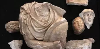 Hadrian Tapınağı kazısında arkeologlar 'parçaları birleştirerek' geçmişe ışık tutuyor