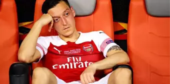 Mesut Özil, Arsenal'ın Avrupa Ligi kadrosunda yer almadı