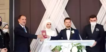 Belediye Başkanı Şahin kızına nikah cüzdanının kendisi verdi