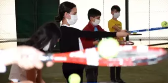 Diyarbakır'da Bilgi Evi öğrencilerine tenis kursu