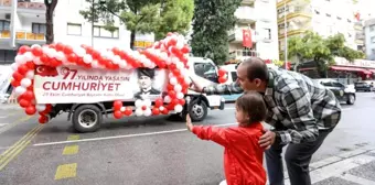 İzmir'de Cumhuriyet coşkusu her ilçeyi sardı