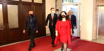 Kosova'da Cumhurbaşkanlığı görevini Meclis Başkanı Osmani devraldı