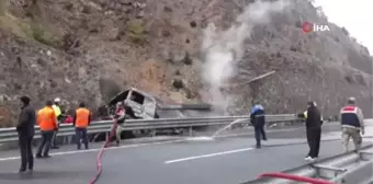 Seyir halindeki tır önce istinat duvarına çarptı, sonra alevlere teslim oldu