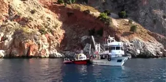 Alanya'da batan tur teknesi su altından çıkarıldı