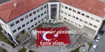 Öğretmenler mikrofon başına geçti 'Uzaklaştıkça yakınlaşıyoruz' klibi çekti