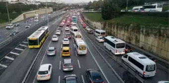 Sokağa çıkma yasağının sona ermesinin ardından 15 Temmuz Şehitler Köprüsü'nde trafik yoğunluğu